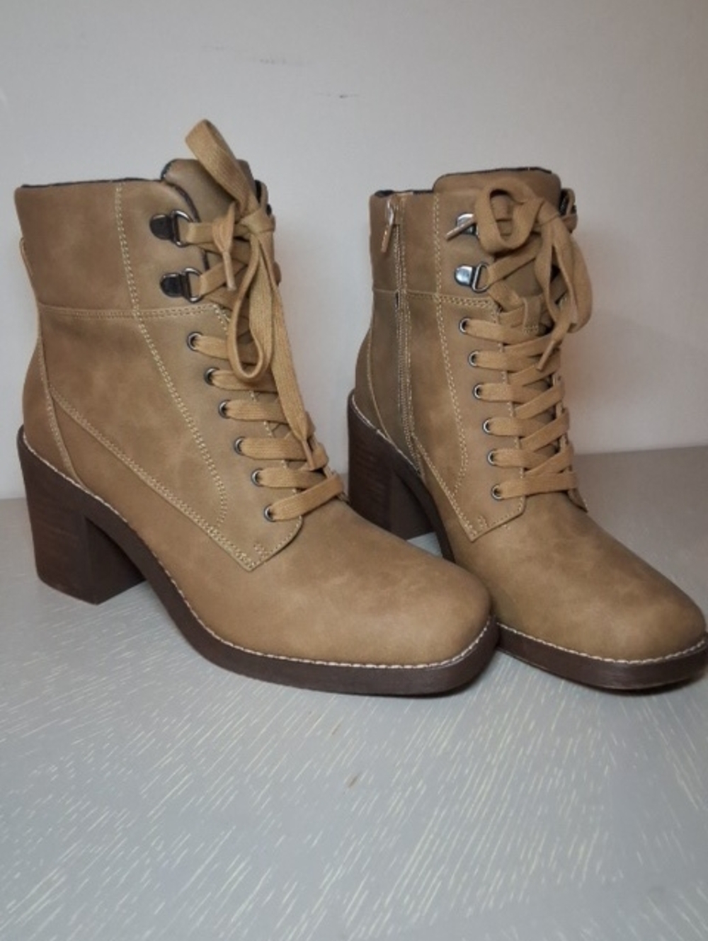 Crown Vintage Hollis Lace-Up Ankle Booties Mocha Taupe Block Heel Size 8.5 NEW